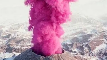 آتشفشانی با دود صورتی! +عکس