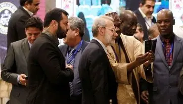 سلفی با علی لاریجانی!+ عکس