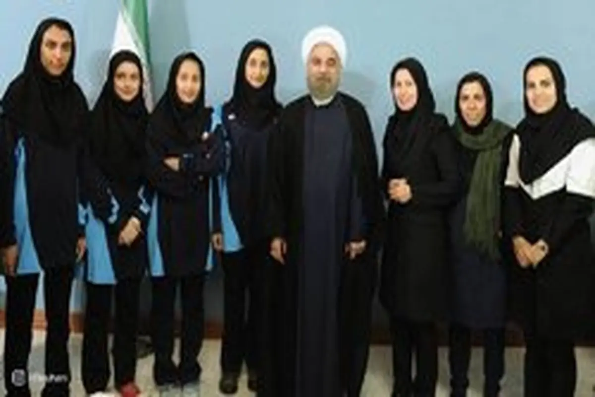 روحانی پاسخ دهد؛ دولت برای حل حضور زنان در ورزشگاه‌ها چه كرده است؟