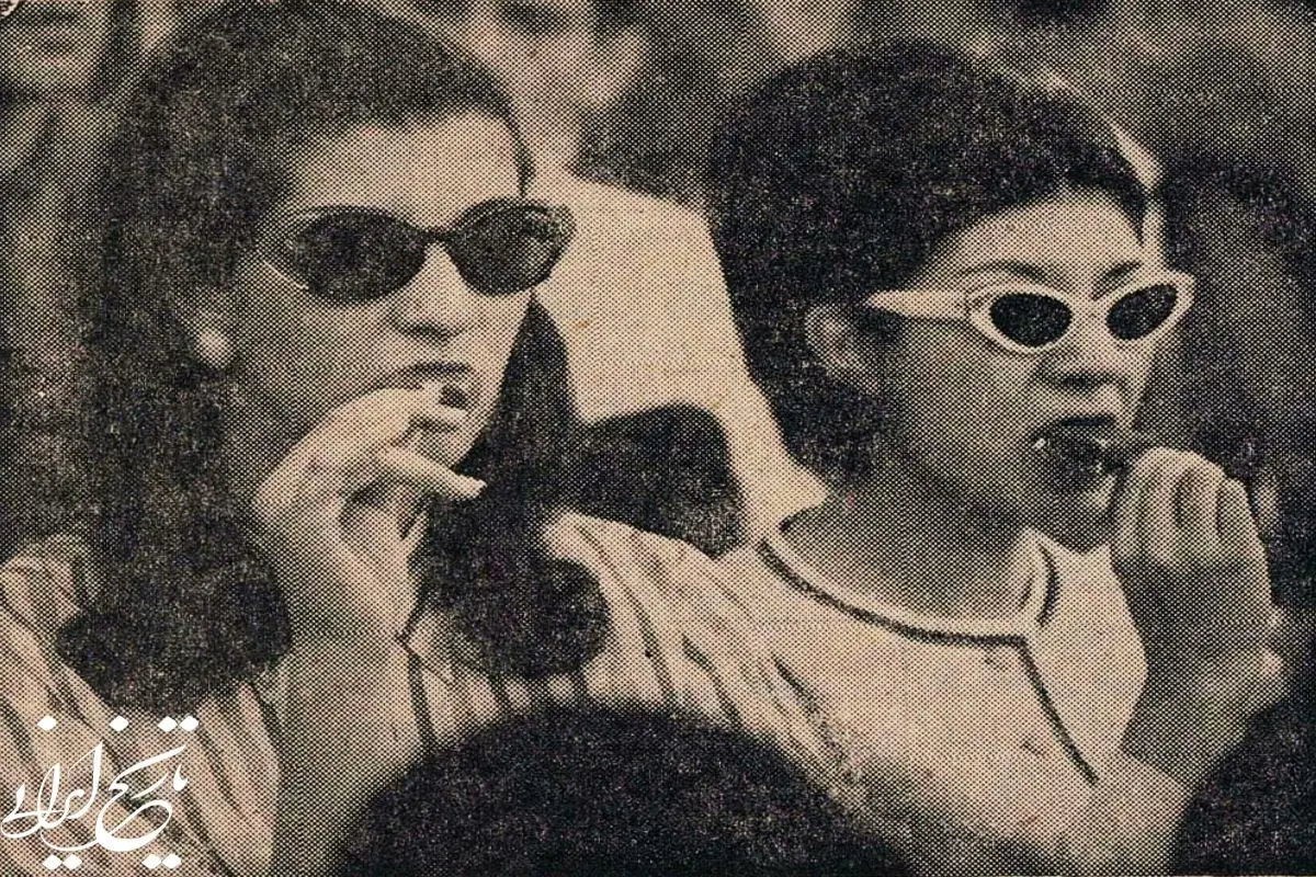 روزی که زنان ایرانی ورزشگاه را پر کردند / تماشاچیانی که با چادر بازی فوتبال ایران و اسرائیل را تماشا کردند