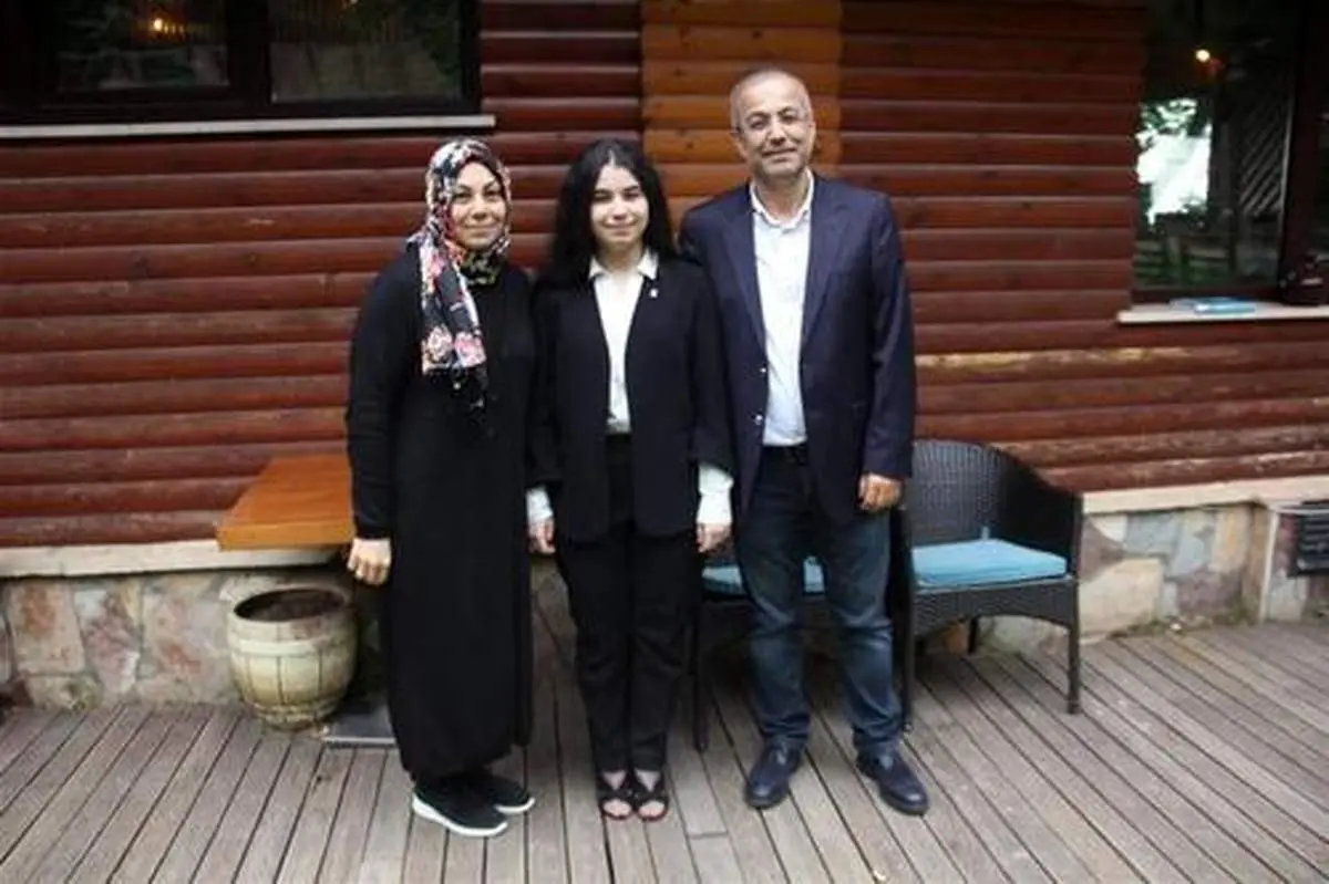 دختر ۱۸ ساله جوانترین نامزد انتخابات ترکیه+عکس