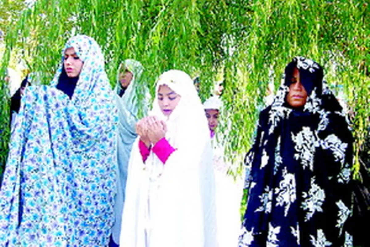 حکم نماز خواندن زن با بلوز و شلوار