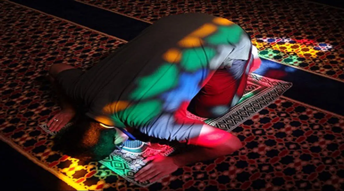 خواندن سوره کامل در نماز واجب است؟