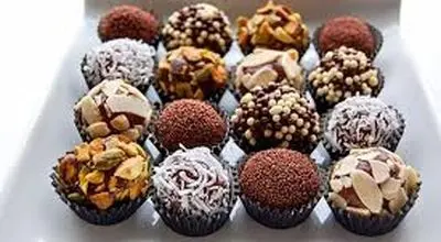 طرز تهیه شکلات خانگی سالم با خرما و مغز‌ها
