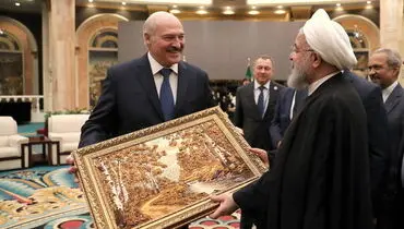 هدیه "لوکاشنکو" به روحانی +عکس