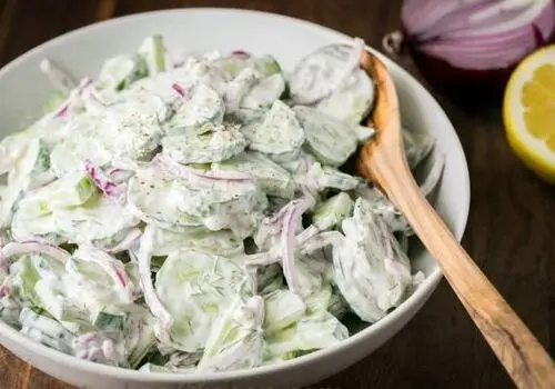 طرز تهیه سالاد خامه ای خیار