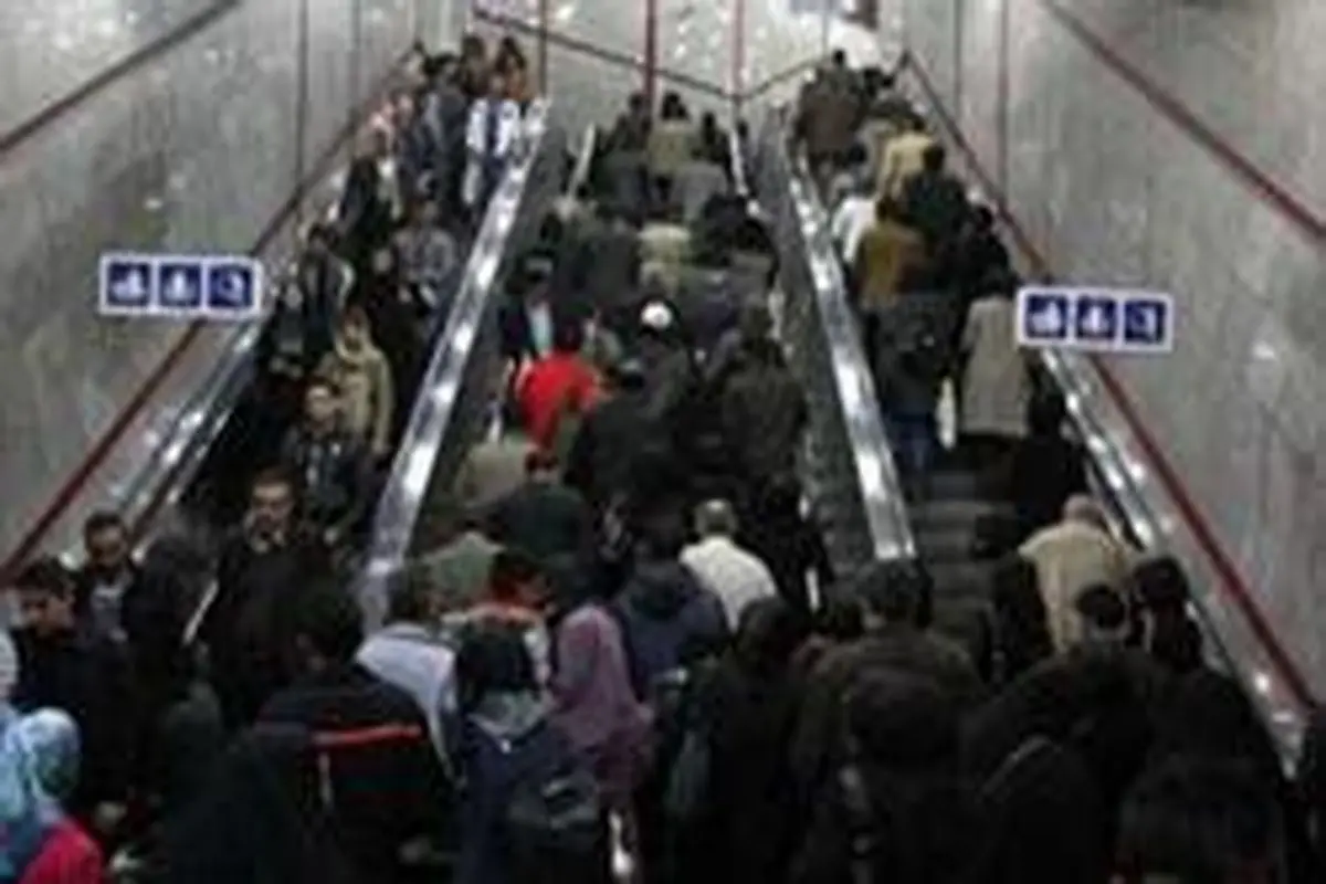 آسیب 4 دستگاه پله برقی در حادثه آتش سوزی انبار علی آباد