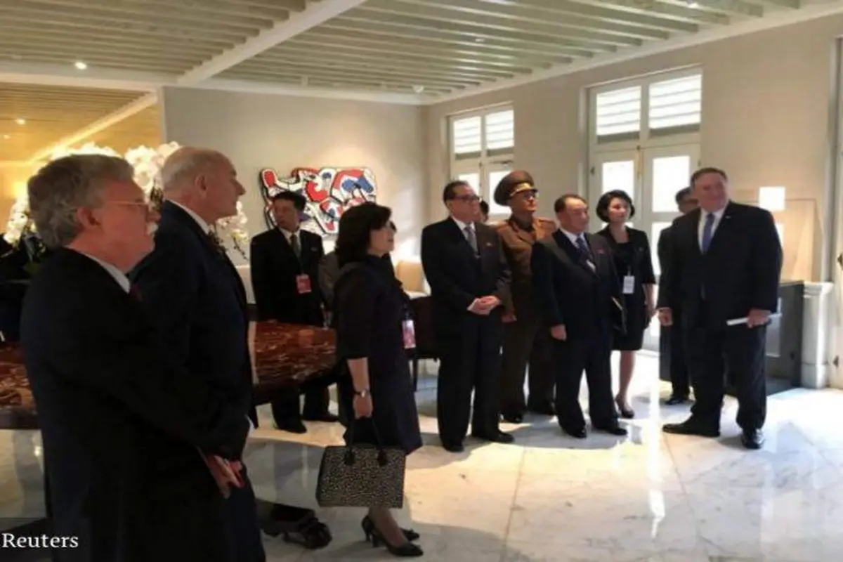 عکسی از همراهان ترامپ در دیدار تاریخی با اون