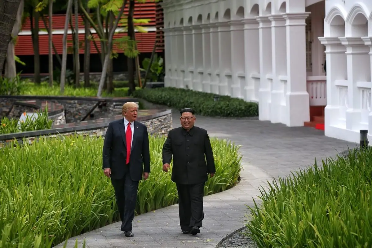 قدم زدن ترامپ و کیم جونگ اون+عکس