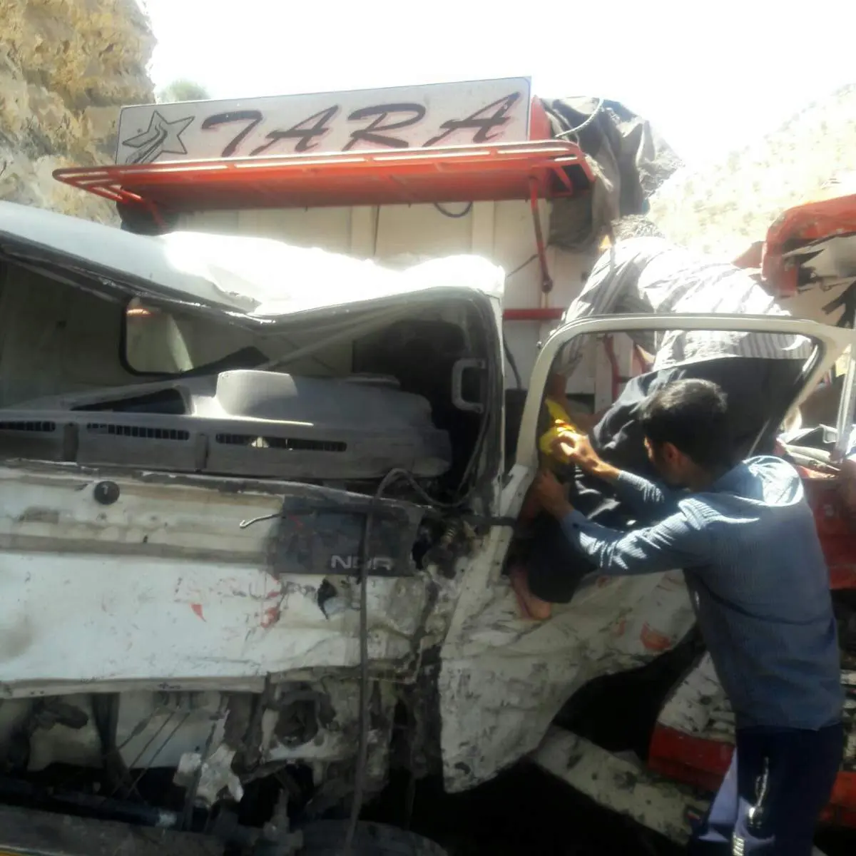 تصادف ۳ خودرو در پلدختر جان دو نفر را گرفت +تصاویر