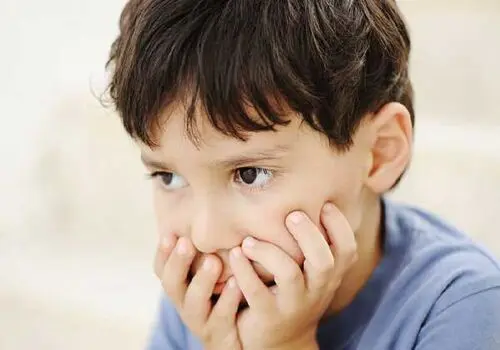 کودکان خجالتی و کمرو/دلایل و راهکارهای کمک به آنها