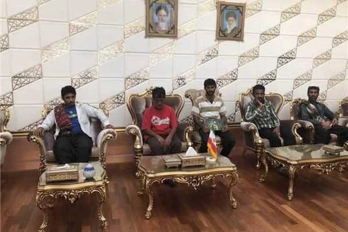 بازگشت ۱۷ ایرانی ربوده شده توسط دزدان دریایی سومالی به وطن +عکس