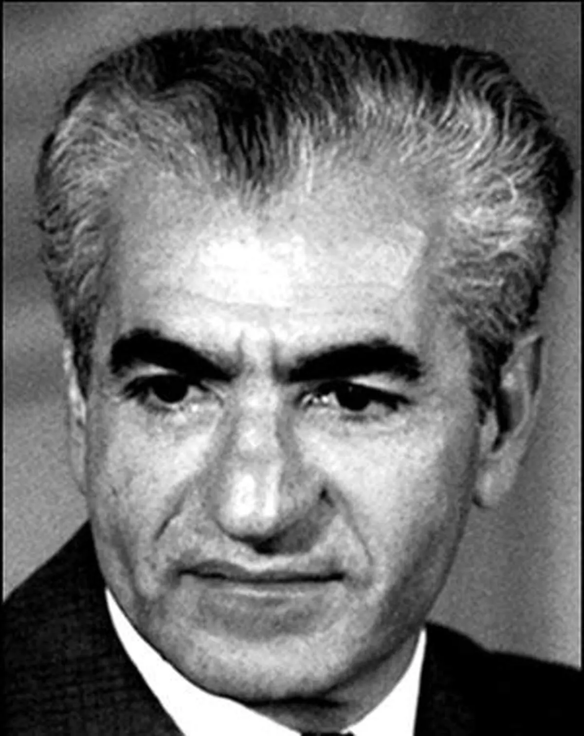 انکار وجود هر گونه مخالف از سوی پهلوی دوم