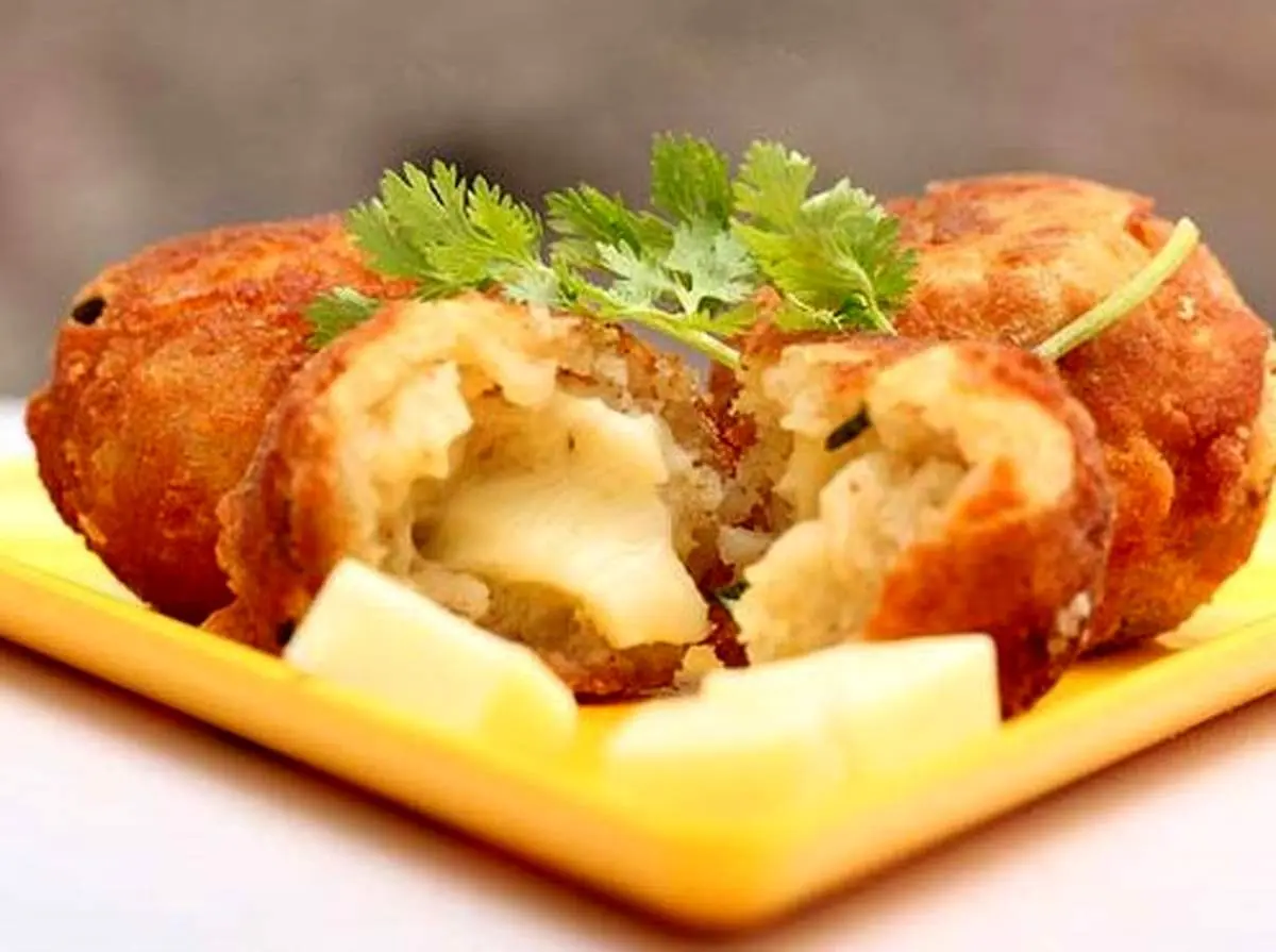 طرز تهیه توپک پنیری سوخاری با پنیر چدار