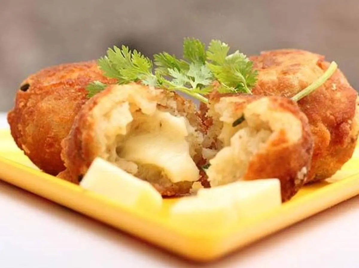 طرز تهیه توپک پنیری سوخاری با پنیر چدار