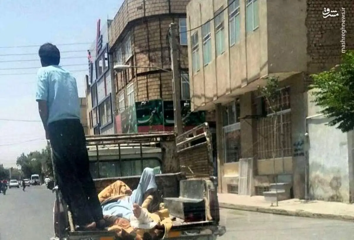 انتقال بیمار با وانت در قم! +عکس