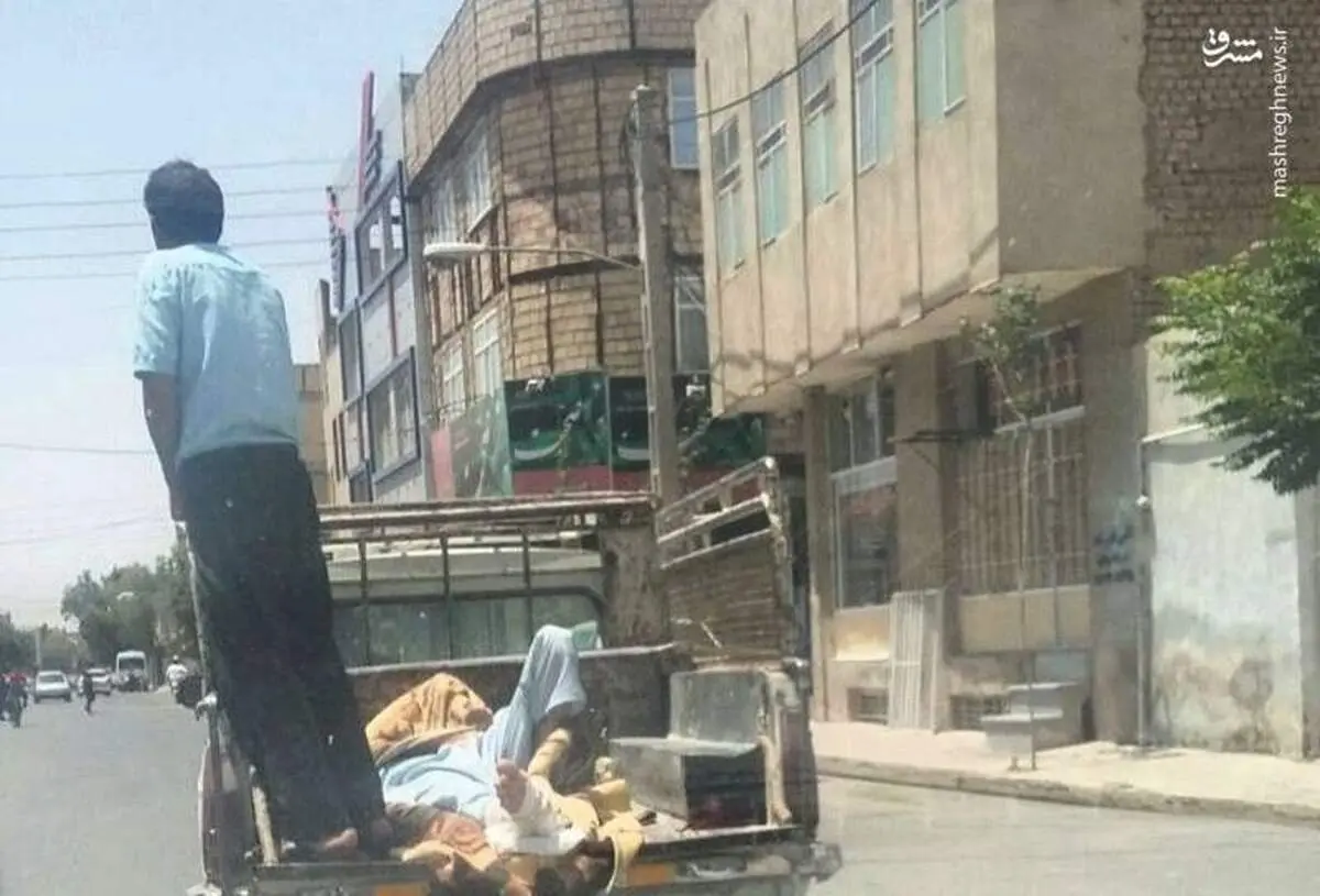 انتقال بیمار با وانت در قم! +عکس