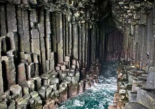 رازهای ۶۰ میلیون سالهٔ غار فینگال؛ از گدازه تا معماری طبیعی+تصاویر