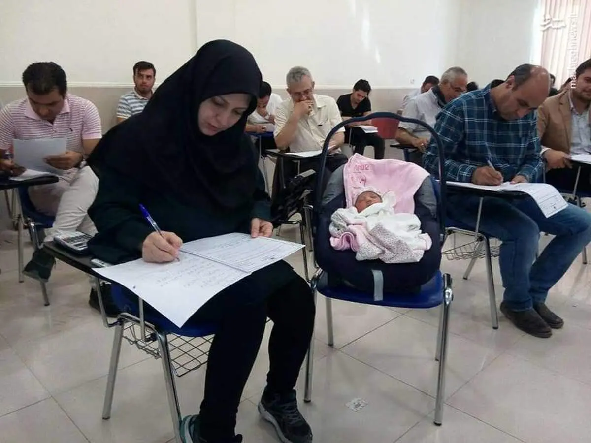 پدرومادری که با نوزادشان امتحان دادند! +عکس