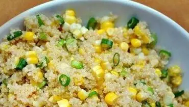 طرز تهیه سالاد کوینولا با ذرت و پیازچه