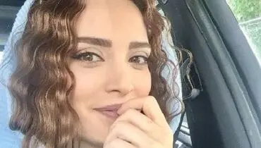 سلفی متفاوت بهنوش طباطبایی در اتومبیلش
