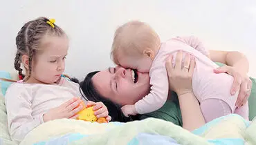 با حسادت فرزند بزرگتر چه کنیم؟
