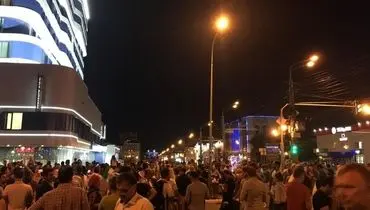 تجمع هواداران ایرانی مقابل هتل تیم ملی +عکس