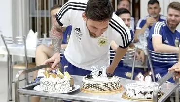 جشن تولد مسی در اردوی آرژانتین+عکس
