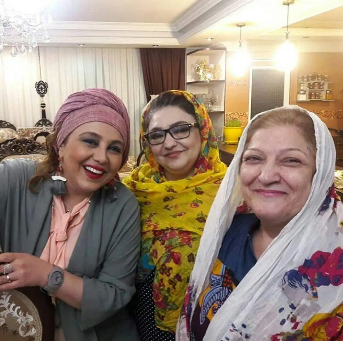 بهنوش بختیاری با خواهر و مادرش