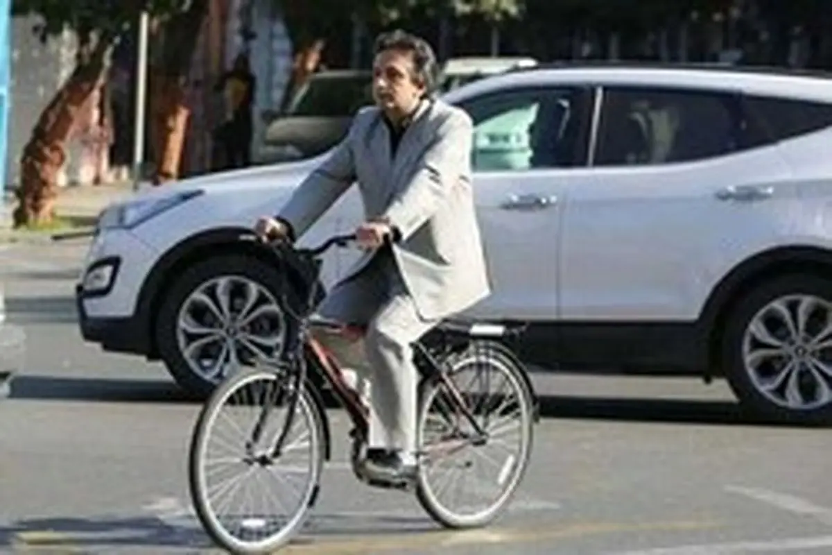 دوچرخه سواران کت- شلوارپوش و پیشنهاد به رییس جمهور