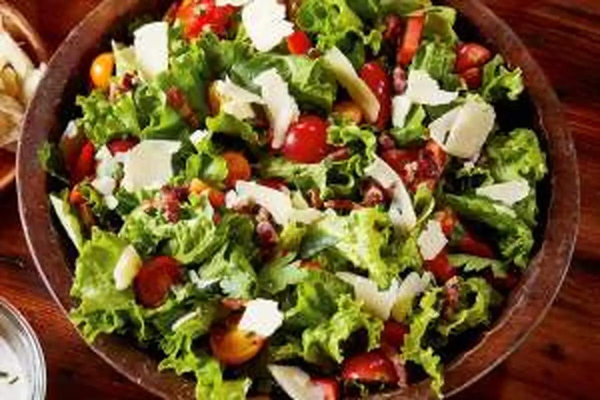 سالاد چغندر با تخم کدو برشته برای پاکسازی بدن از انگل ها