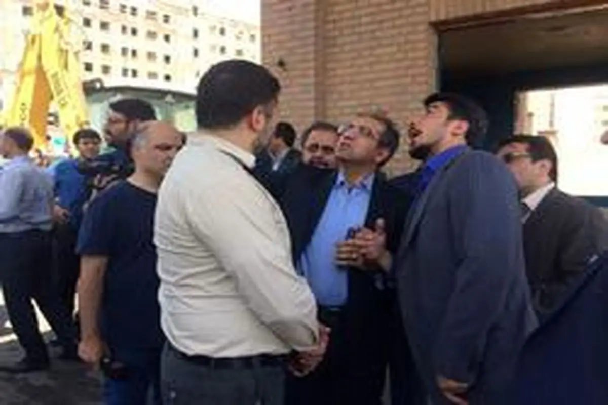 تخریب دیوار پادگان جی در منطقه 9 با حضور اعضاء شورای شهر و معاون هماهنگی و امور مناطق شهرداری تهران