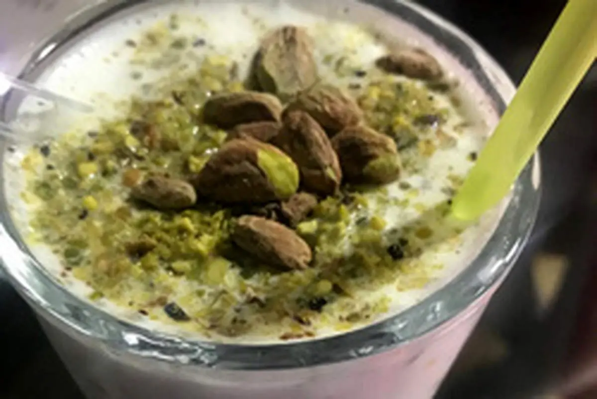 طرز تهیه شیر پسته