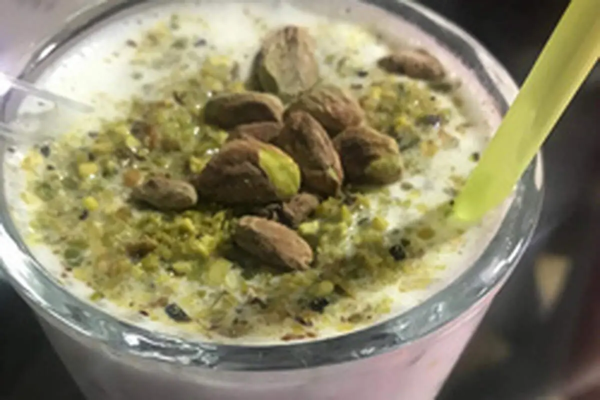 طرز تهیه شیر پسته