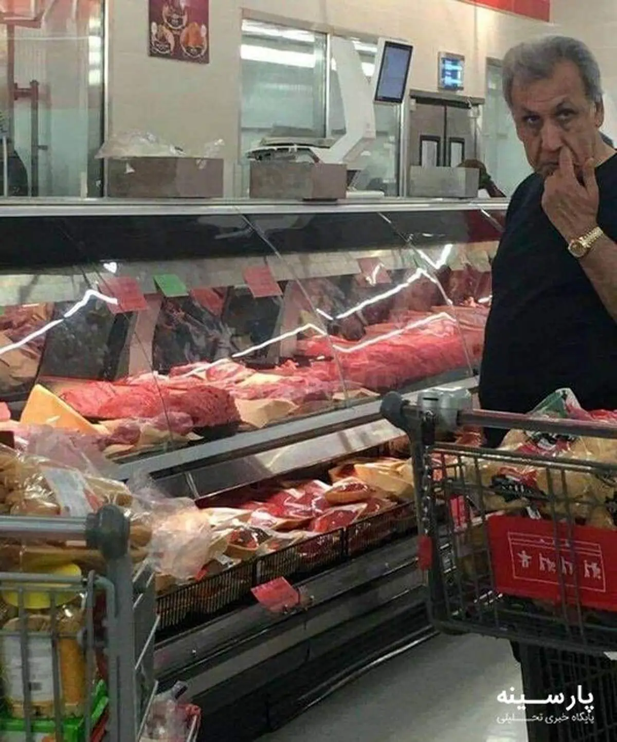 خاوری با خیال راحت و اضافه وزن در سوپرمارکت!
