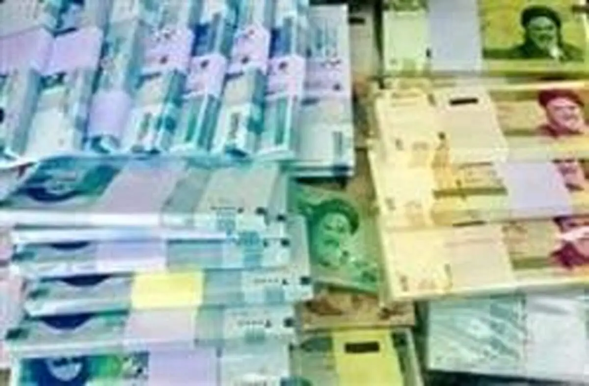 کاهش ارزش ریال ایران به ۳۲ درصد
