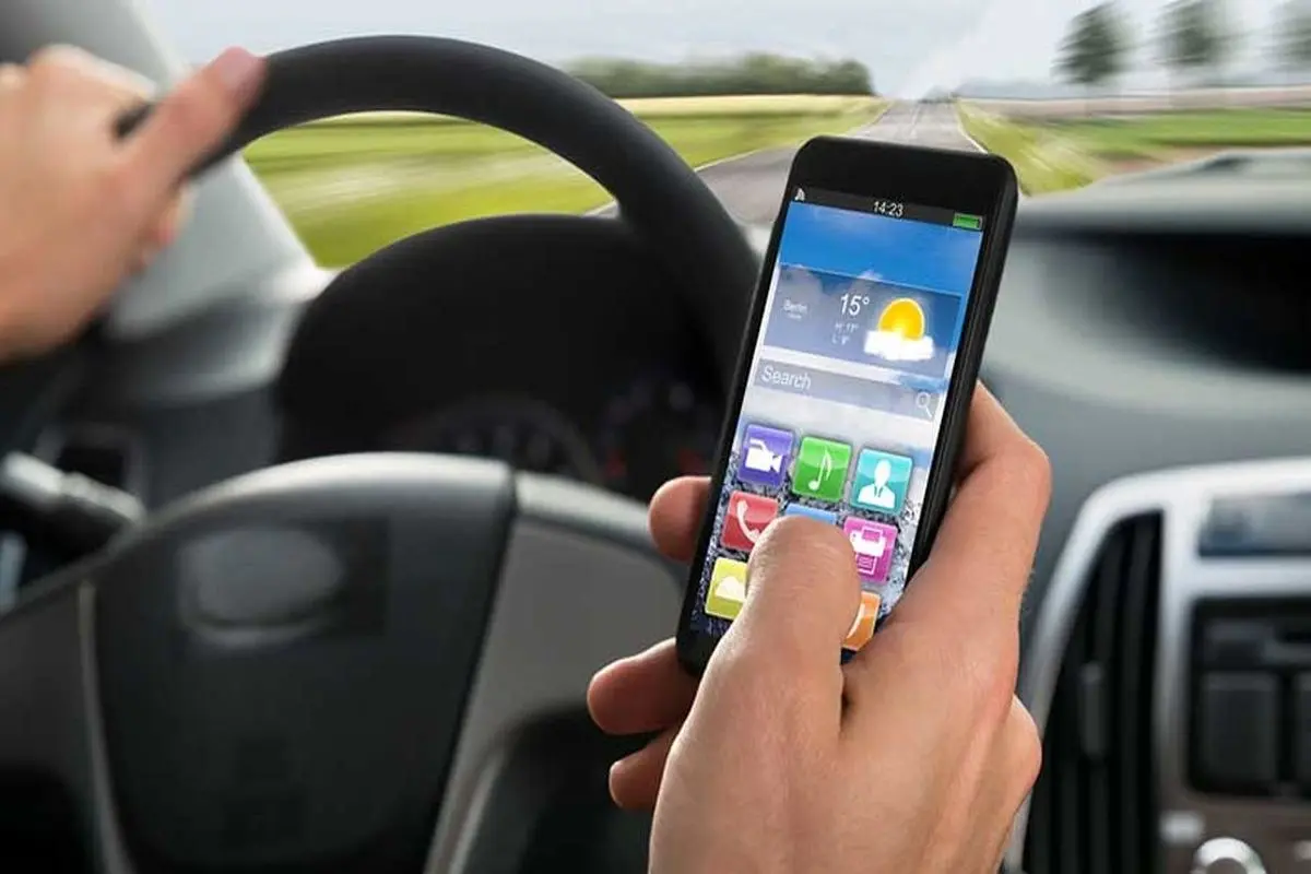 جاده‌ هوشمند؛ تازه‌ترین تلاش پلیس انگلستان برای مقابله با رانندگان موبایل به دست