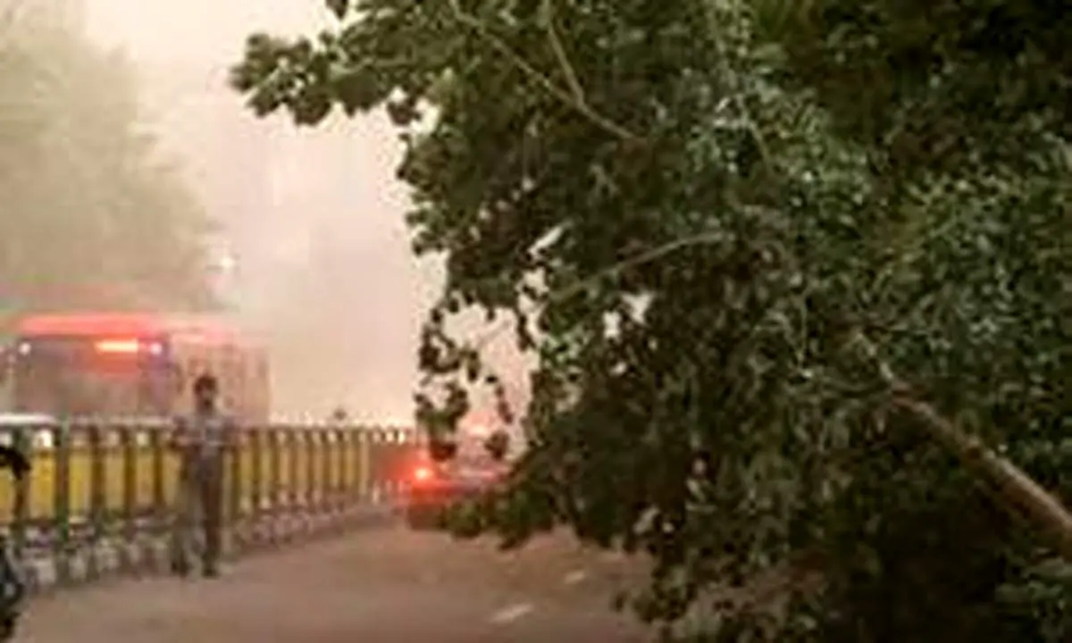 مصدومیت ۸ نفر بر اثر حادثه طوفان
