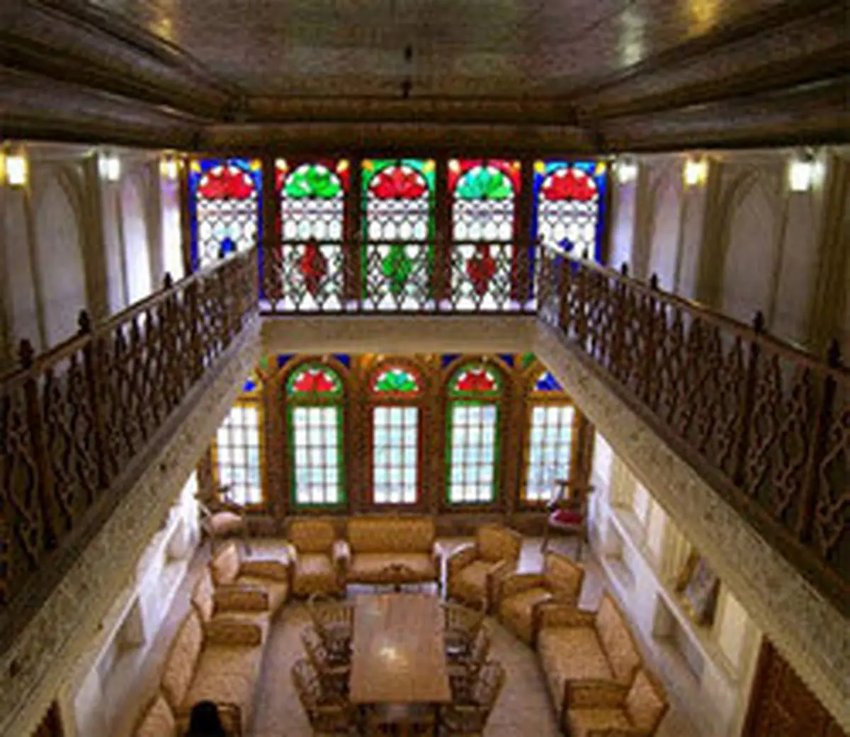 
آشنایی با نارنجستان قوام شیراز عمارتی زیبا