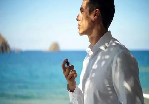 ماندگاری بیشتر بوی عطر و ادکلن با یه ترفند جالب قدیمی!