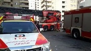 ده‌ها نفر از ساکنان برج شعله‌ور میدان موج نجات یافتند