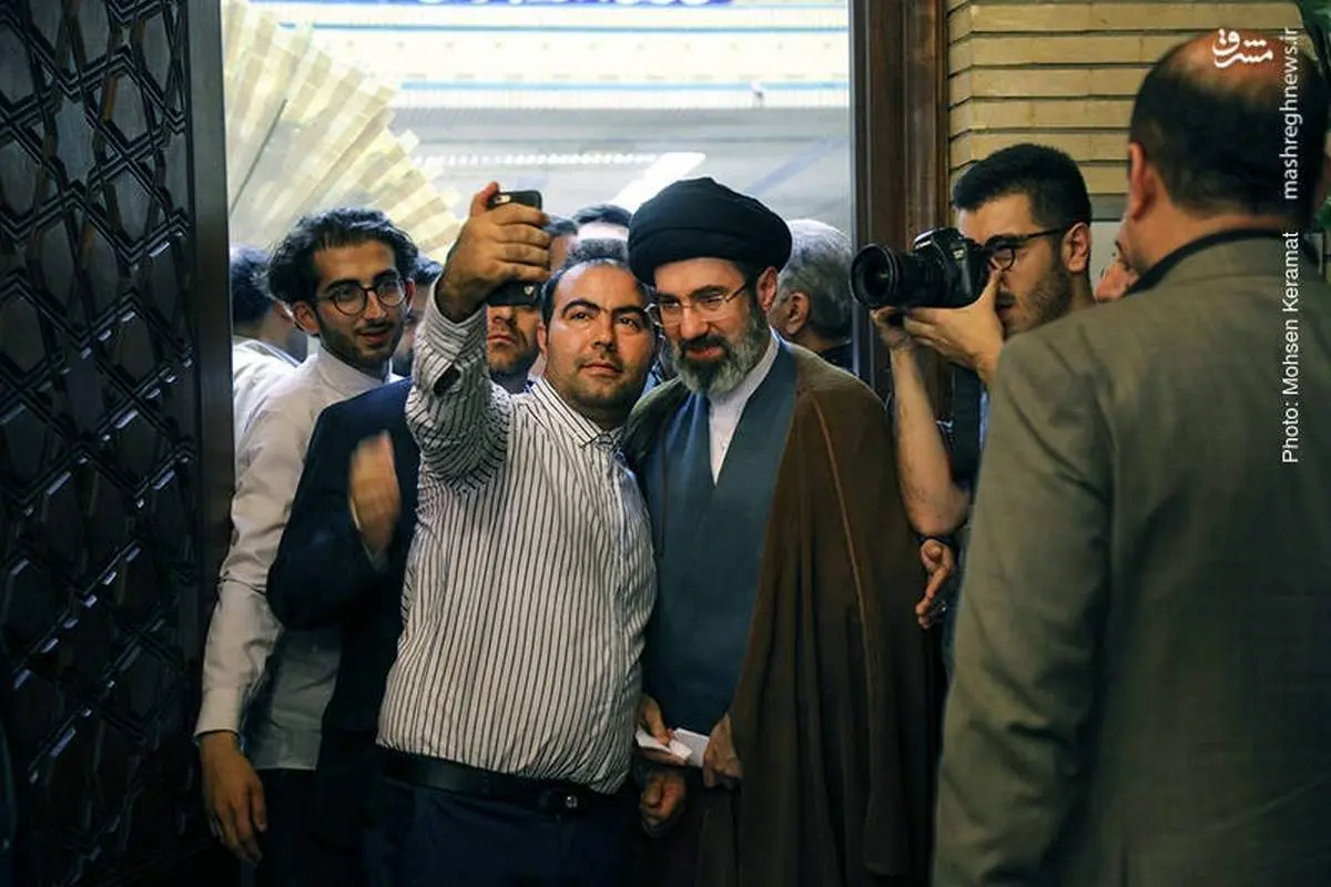 سلفی با فرزند رهبرمعظم انقلاب +عکس