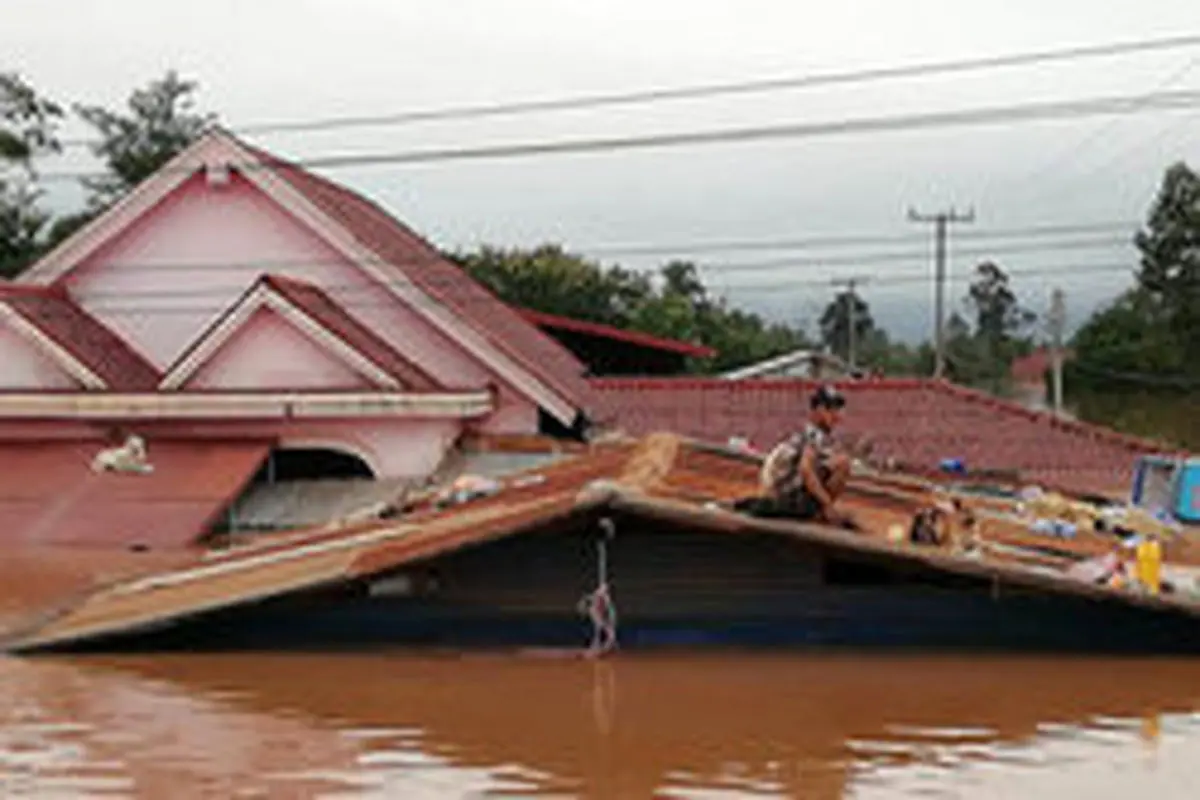 شکستن سد در لائوس چندین روستا را به زیر آب برد