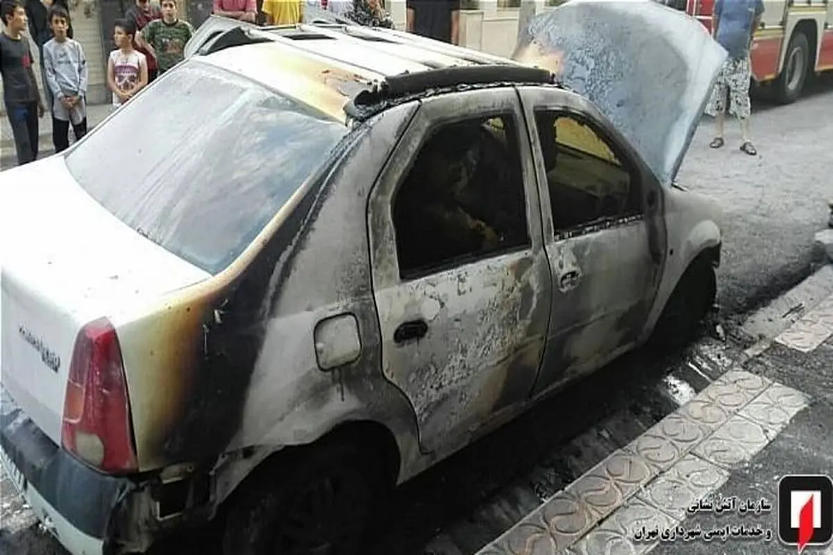 آتش گرفتن ناگهانی یک خودرو در بلوار ابوذر + تصاویر