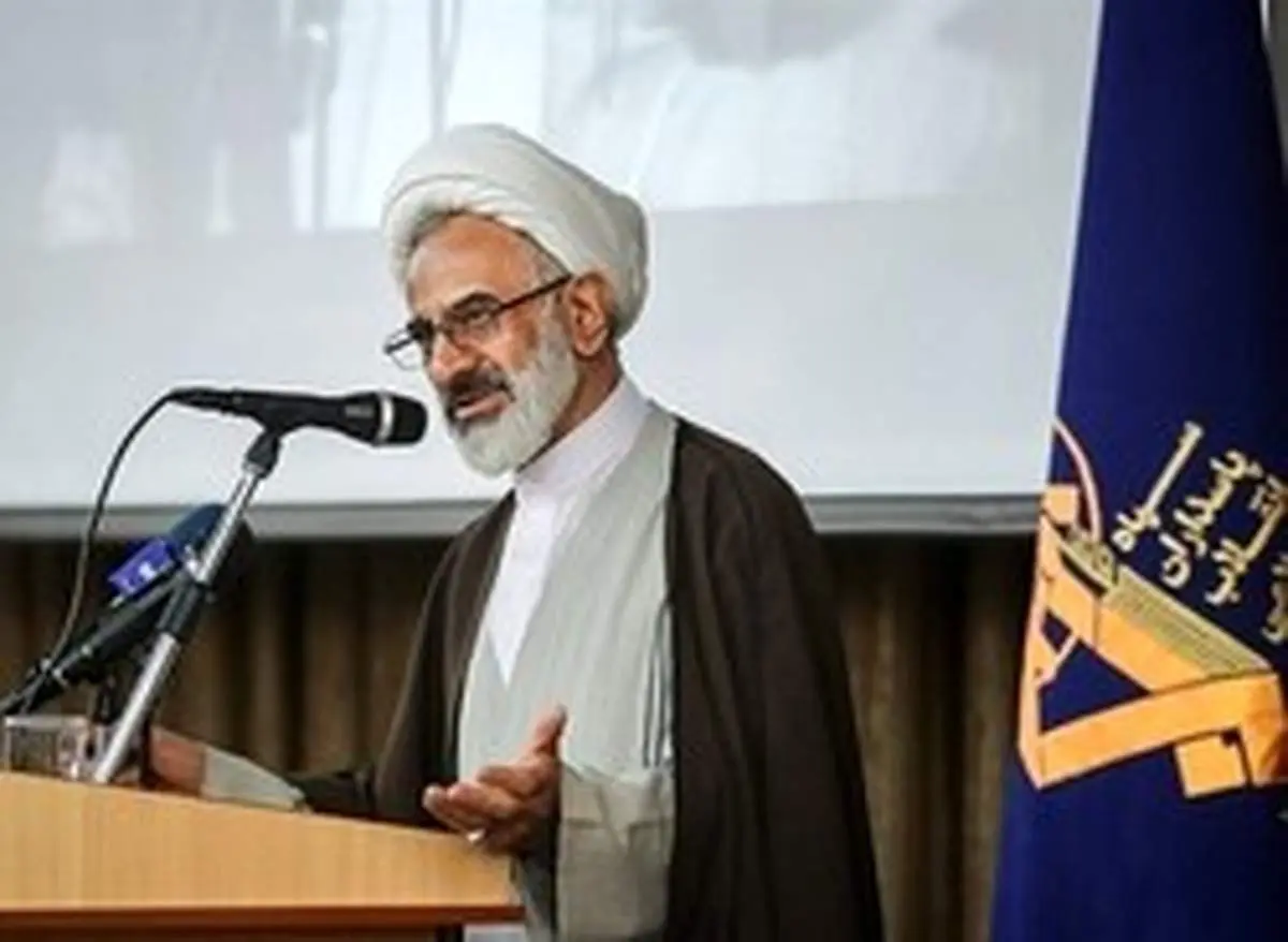 نماینده، ولی فقیه در سپاه: دشمن در پی تغییر باورهای مردم است