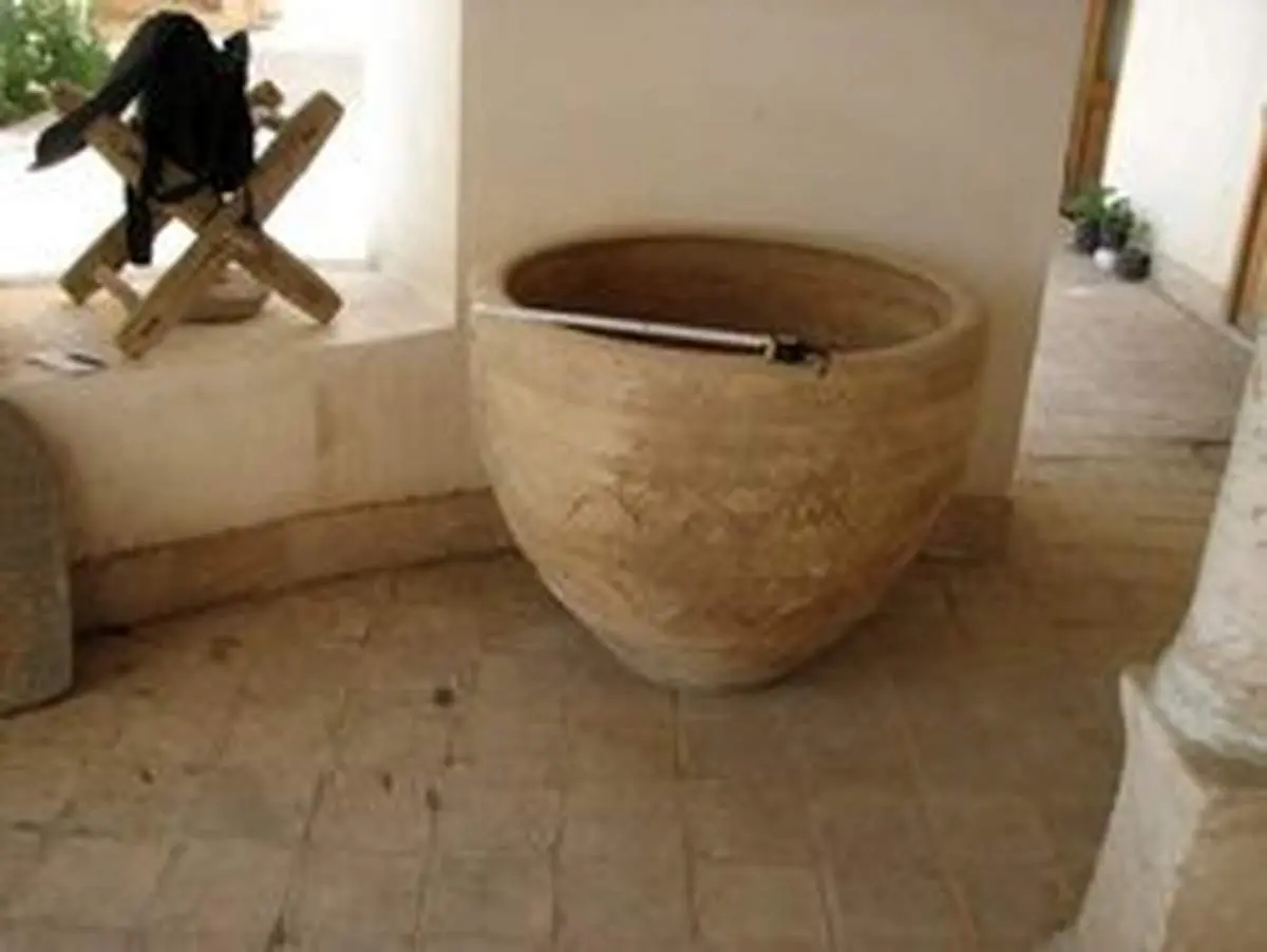 کشف دو خمره متعلق به دوره ساسانی در استان مرکزی ‌