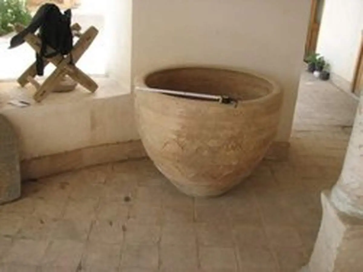 کشف دو خمره متعلق به دوره ساسانی در استان مرکزی ‌