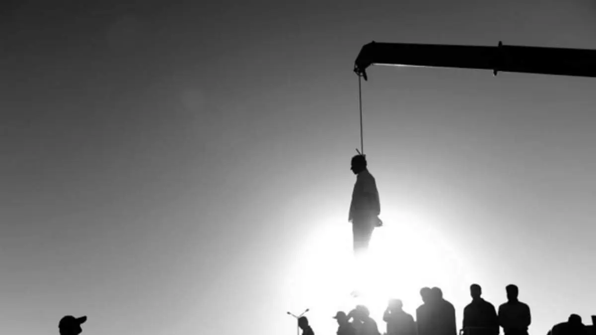 اشد مجازات در انتظار اغلب اخلال گران بازار پول و ارز / تعهد دولت بر فروش ۶۲ تن طلا! /خرید ۱۰۵۰۰ گوشی موبایل توسط یک مُرده!