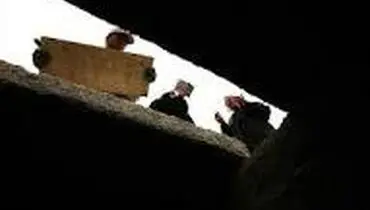 
حکم پا گذاشتن روى قبور