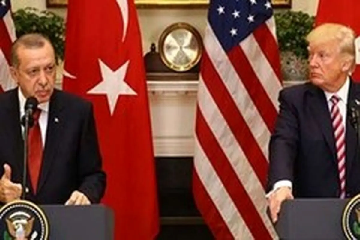 سقوط ارزش لیر ترکیه با آغاز تحریم‌های آمریکا علیه آنکارا